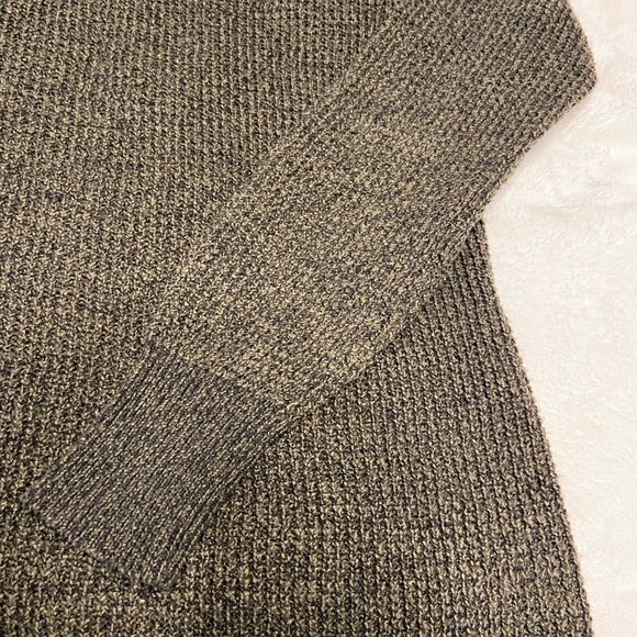 Army green turtle neck knit sweater - Picture 2 of 4